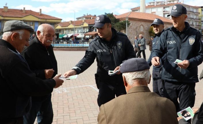 Polis, aileleri ve gençleri madde bağımlılığıyla ilgili bilgilendirdi