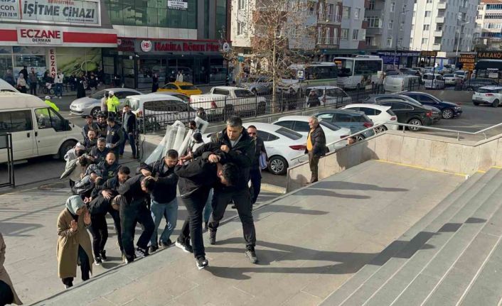 Polis kılığına giren çete 25 milyon lira dolandırıcılık yaptı