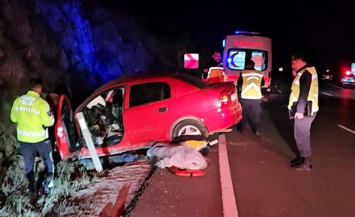 Refüje düşen otomobilinde can verdi