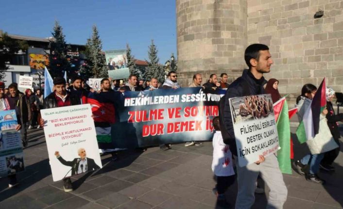 Sağlık çalışanları protesto yürüyüşlerini sürdürdü