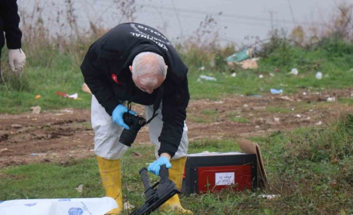 Sakarya’da boş arazide başından vurulmuş erkek cesedi bulundu