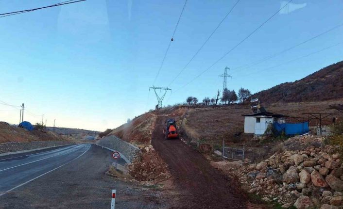 Siirt’te yol yapım çalışmaları devam ediyor