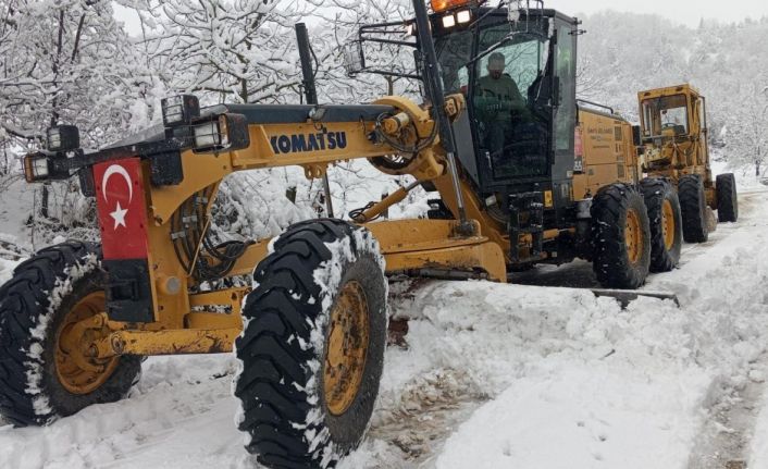 Sinop’ta 81 köy yolu kar yağışı nedeniyle ulaşıma kapandı