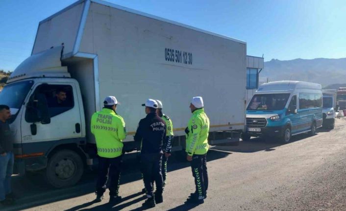 Şırnak Valiliğinden kış lastiği uyarısı