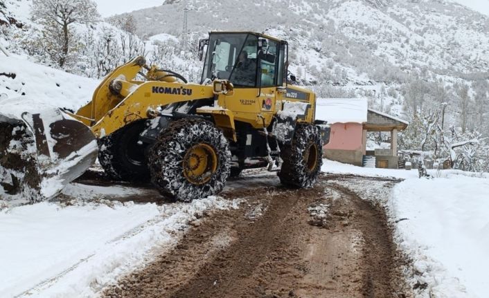 Şırnak’ta kar nedeniyle kapanan yolların bir kısmı ulaşıma açıldı