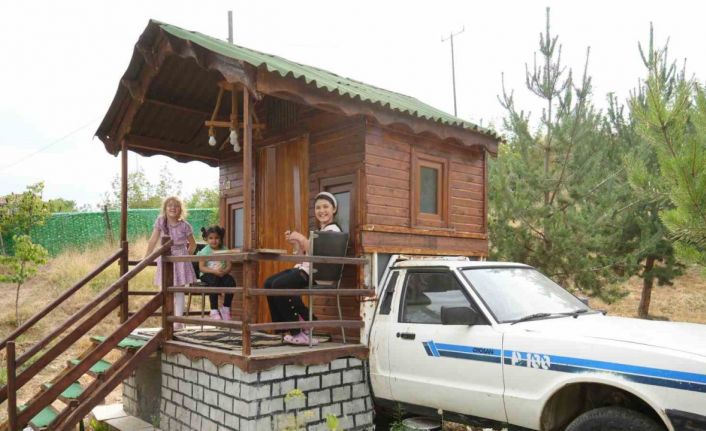 Süper dede: Hayalini gerçekleştirdi, yaptığı çiftlik çocukların ilgi odağı oldu