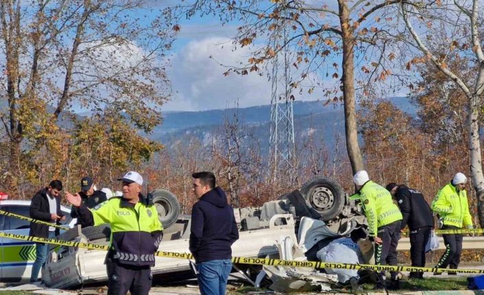 Takla atan kamyonette 2 kişi hayatını kaybetti