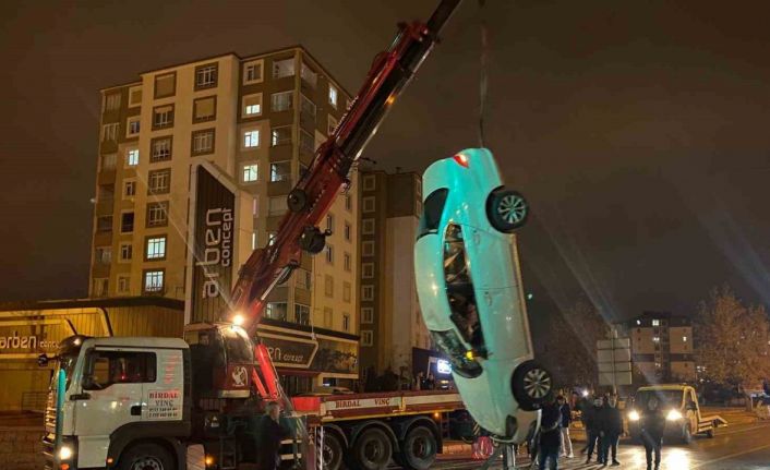 Takla atan otomobilinin kapıları zarar görmesin diye vinç getirtti