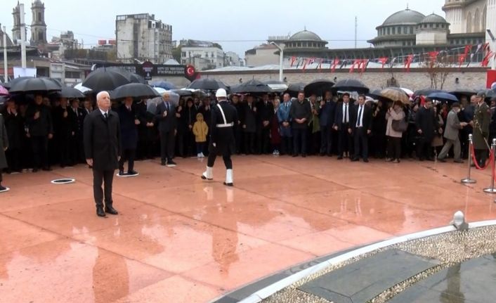 Taksim Meydanı’nda Atatürk anması