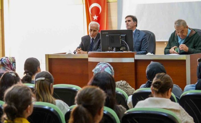 Tarsus’ta ’İpek Böcekçiliği Yetiştiriciliği’ semineri’ düzenlendi