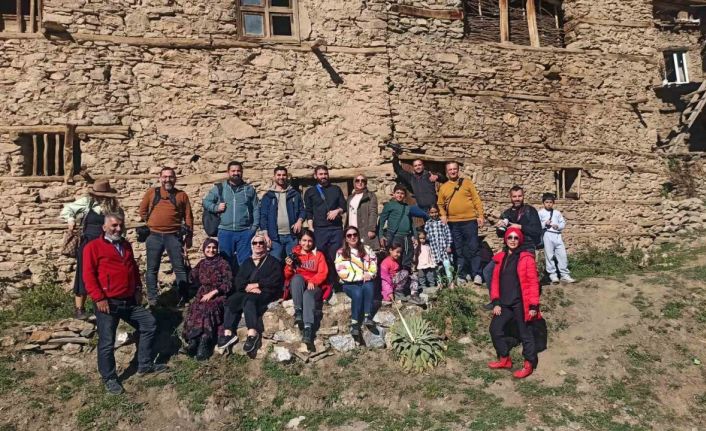 Taş evlerden oluşan Hizan’ın köyleri fotoğraf tutkunlarını ağırlıyor