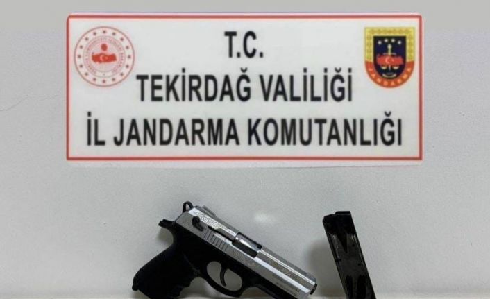 Tekirdağ’da iki araçta ruhsatsız silah ve fişek ele geçirildi