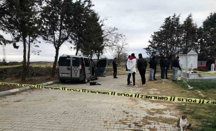 Tekirdağ’da iki kuzen mezarlıkta park halindeki araçta ölü bulundu