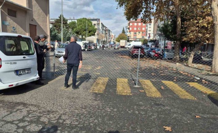 Tekirdağ’da tapulu yol gerilimi: Yolu tel örgü ile kapattılar