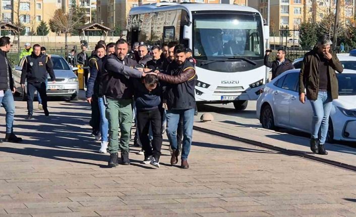 Teknik direktör cinayetinde 13 zanlı adliyede