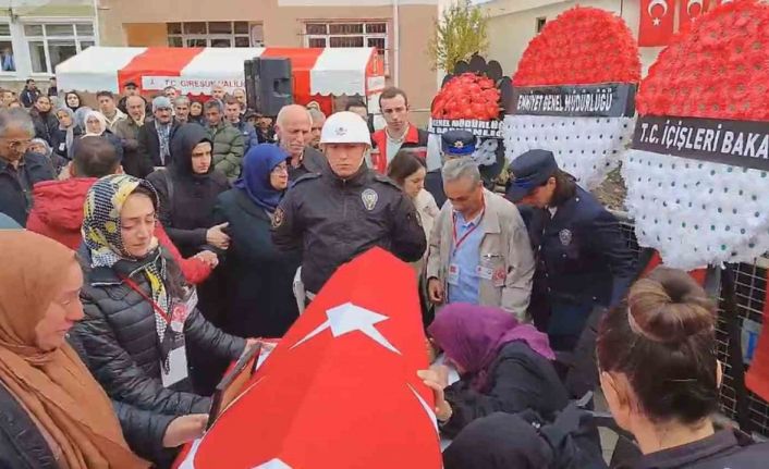 Trafik kazasında şehit olan polis memuru son yolculuğuna uğurlandı