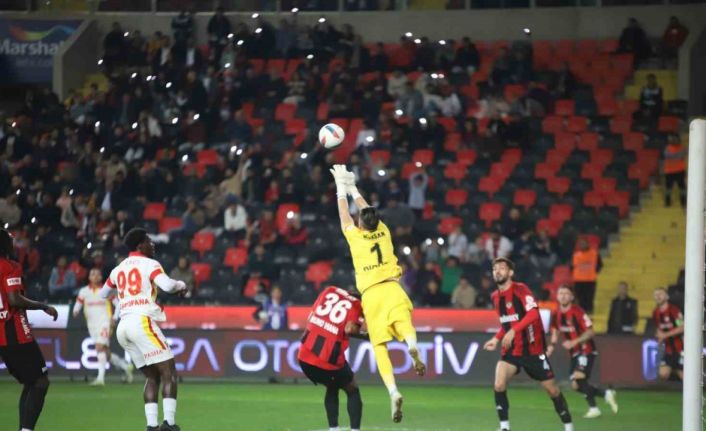 Trendyol Süper Lig: Gaziantep FK: 0 - Göztepe: 0 (İlk yarı)