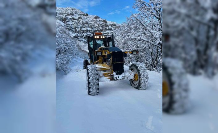 Tunceli’de, karla mücadele çalışmaları sürüyor