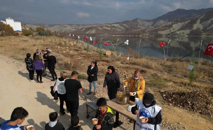 Tunceli’de şehit öğretmenler adına fidan dikildi