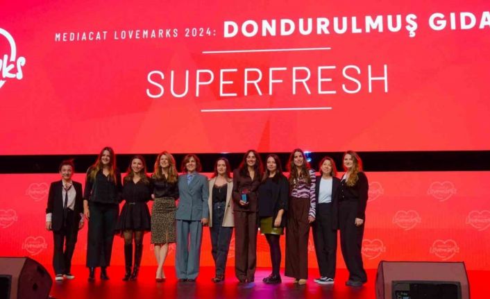 Türkiye’nin “Lovemark”ı SuperFresh, ödülüyle buluştu