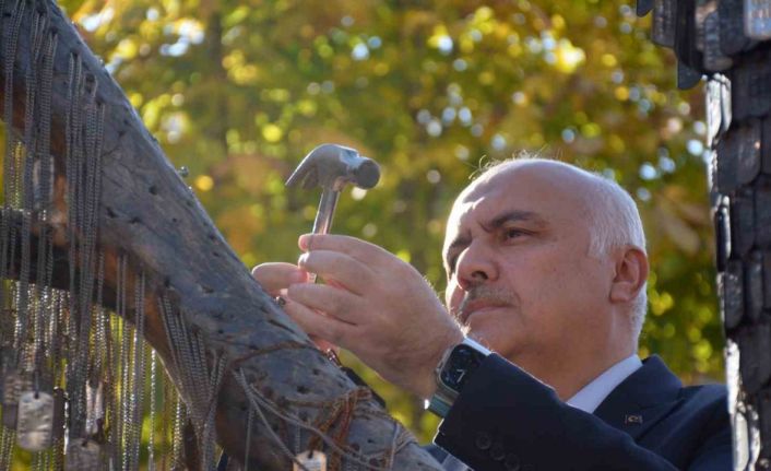 TUSAŞ şehitlerinin künyeleri Şehitler Anıt Ağacı’na asıldı