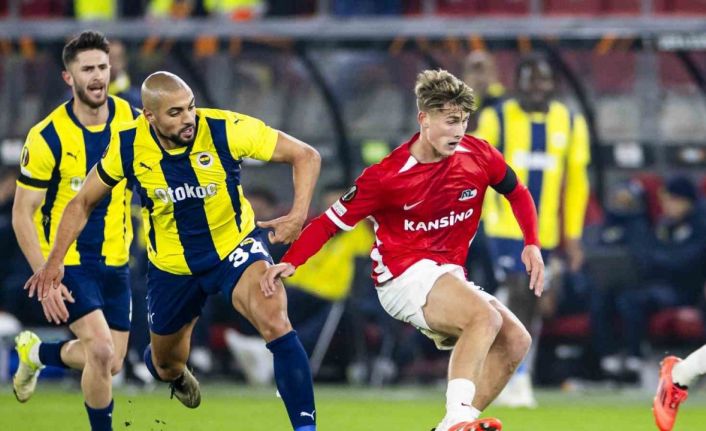 UEFA Avrupa Ligi: AZ Alkmaar: 0 - Fenerbahçe: 0 (İlk yarı)