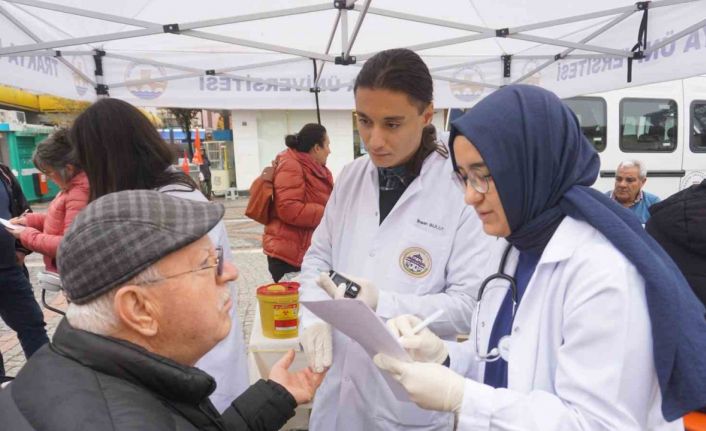 Üniversite öğrencileri halkın şeker ve tansiyonunu ölçtü