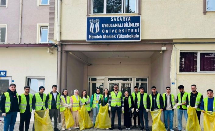 Üniversiteli öğrencilerden çevre temizliği