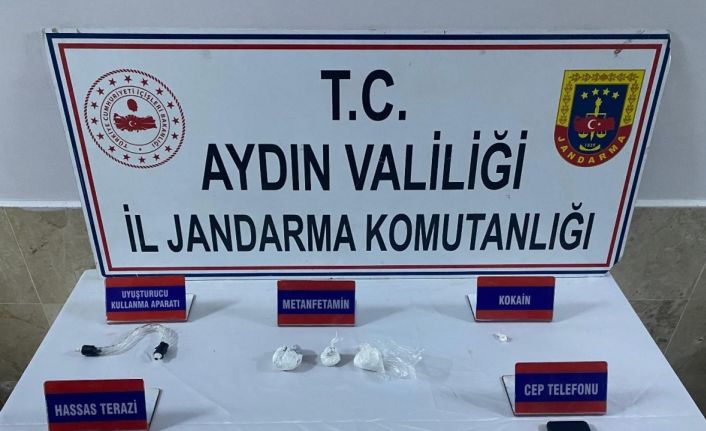 Uyuşturucu ile taksiye binen kadın, jandarmadan kaçamadı