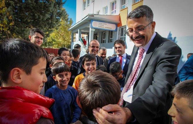 Vali Çelik: “Okuma alışkanlığı bir yaşam şeklidir”