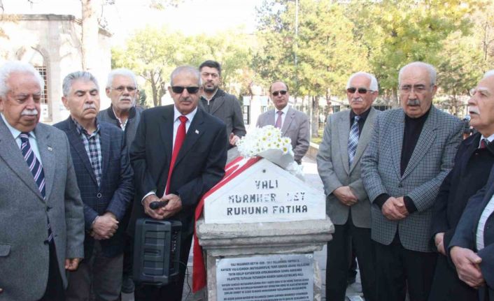 Vali Muammer Bey mezarı başında anıldı