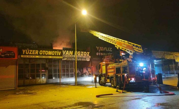 Van Oto Sanayi Sitesi’nde korkutan yangın