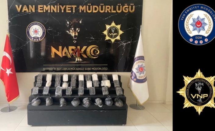 Van’da bir otomobilde 26 kilo 800 gram uyuşturucu ele geçirildi