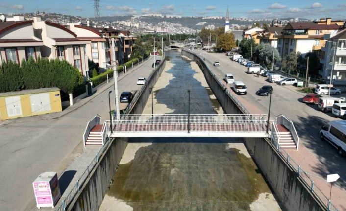 Vatandaşlar yaya köprüsü sayesinde mesafelerce yol yürümeyecek