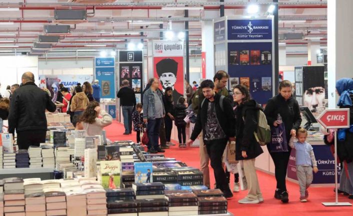 Vatandaşlardan Aydın Büyükşehir’in Kitap Fuarı’na yoğun ilgi