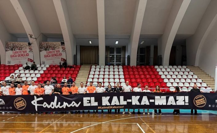 Voleybol maçında Jandarmadan Kadına Şiddet farkındalığı