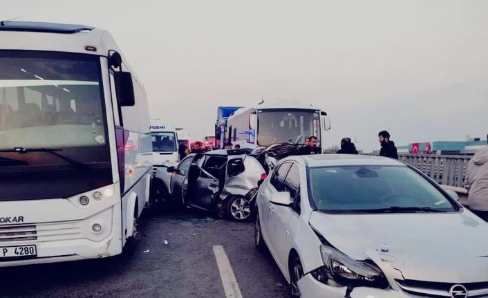 Yalova’da 5 araçlı zincirleme kaza: 4 yaralı