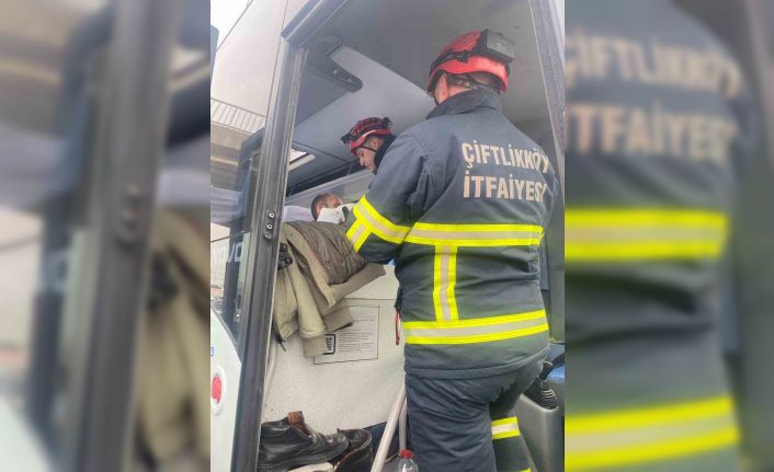 Yalova’da midibüs viyadük ayağına çarptı: 1 yaralı