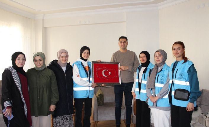 Yaralı polis memuruna anlamlı ziyaret