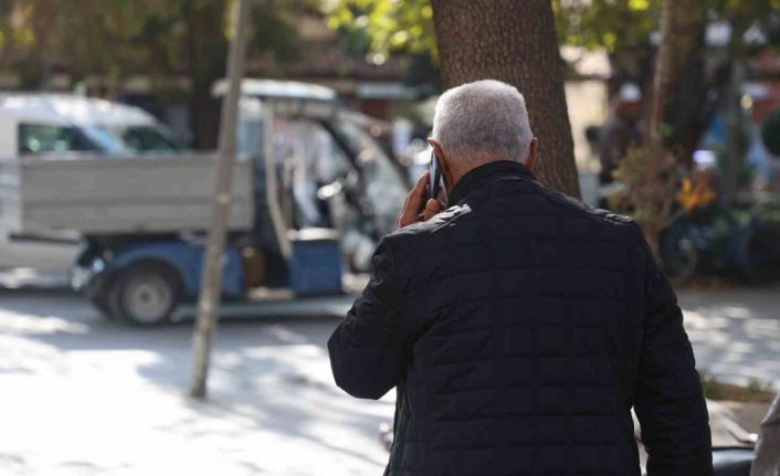 Yaşlıları dolandırıcılardan korumanın en etkili yolu: Dijital okuryazarlığının artırılması