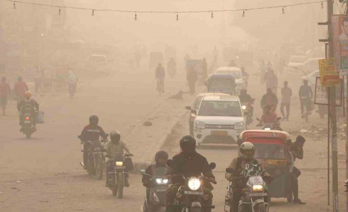 Yeni Delhi’de hava kirliliği nedeniyle okullar kapatıldı