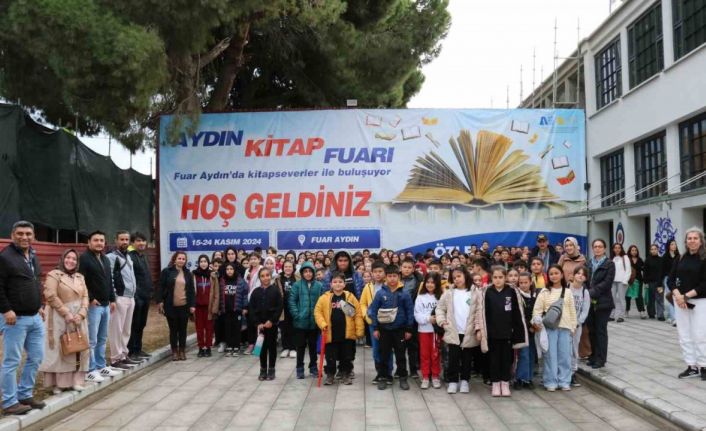 Yenipazar Belediyesi’nden ilçede yaşayan vatandaşlara kitap fuarı gezisi