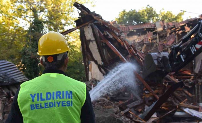 Yıldırım’da metruk durumdaki yapılar yıkılıyor