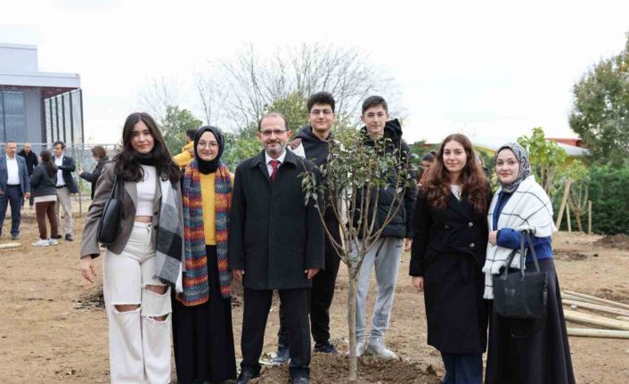 YTÜ, Milli Ağaçlandırma Günü’nde 113 ağacı toprakla buluşturdu