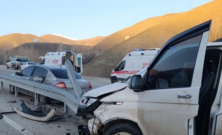 Yüksekova’da trafik kazası: 3 yaralı