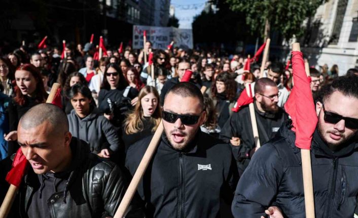 Yunanistan’da işçiler genel greve gitti: Binlerce kişi gösteri düzenledi