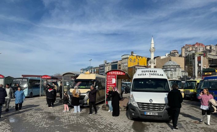 Zonguldak Belediyesi’nin rüsum ücretlerine yaptığı zam esnafa kontak kapattırdı