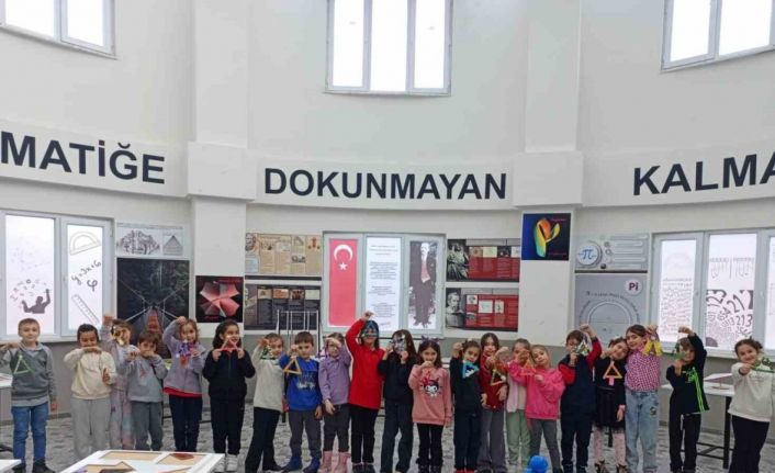200 öğrenci ücretsiz şekilde birçok alandaki dersleri görüyor