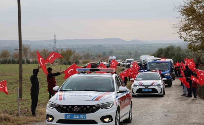 Adana şehidini dualarla uğurladı