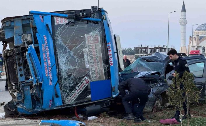 Adana’da yolcu midibüsü ile cip çarpıştı: 7 yaralı